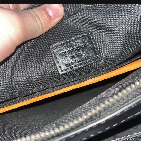 Louis Vuitton trio messenger bag good condition leather and nice - Picture 7 of 11